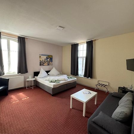 Hotel-Restaurant Christine Lübz エクステリア 写真